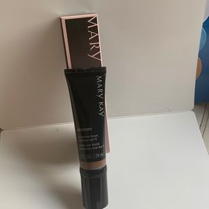 CC cream sunscreen broad spectrum spf15       Very deep. Exp 08/21